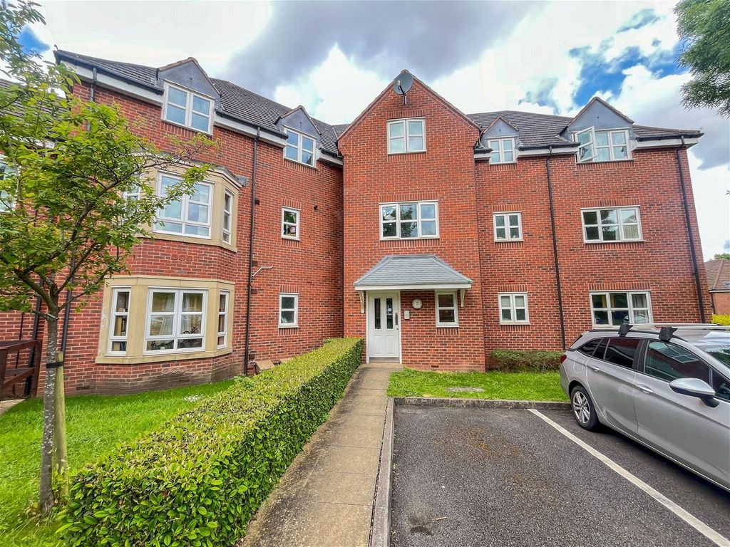 2 bed flat for sale in Middlewood Close, Solihull B91, £162,000 Zoopla