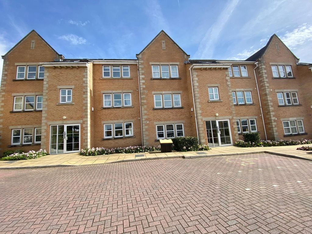 3 bed flat to rent in Henshaw Mews, Yeadon, Leeds LS19 Zoopla