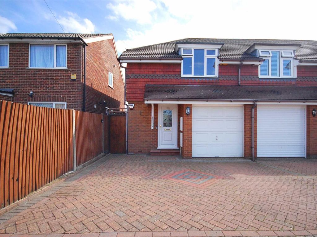 3 bed semidetached house to rent in Masson Avenue, Ruislip HA4, £2,125