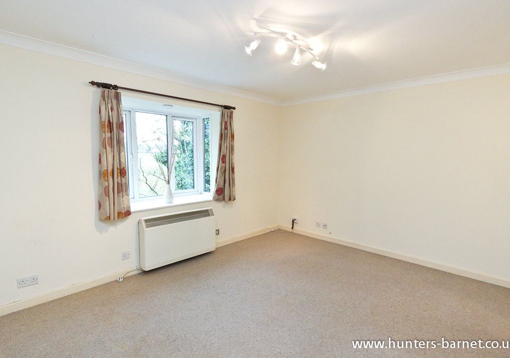 2 bed flat to rent in Greenacres, Glyn Avenue, Herts EN4 Zoopla