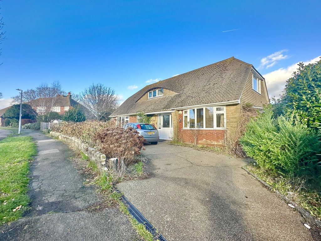 4 bed property for sale in Gatelands Drive, BexhillOnSea TN39, £