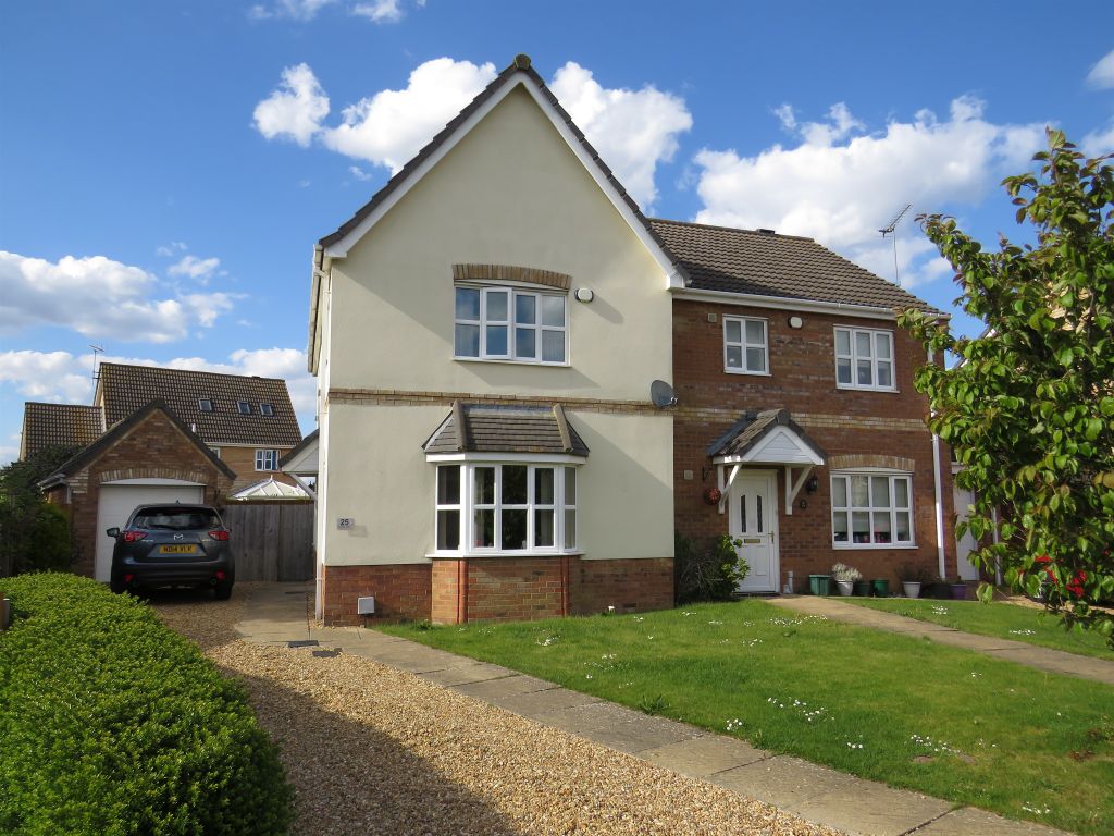 3 bed semidetached house for sale in Hunters Close, Chatteris PE16