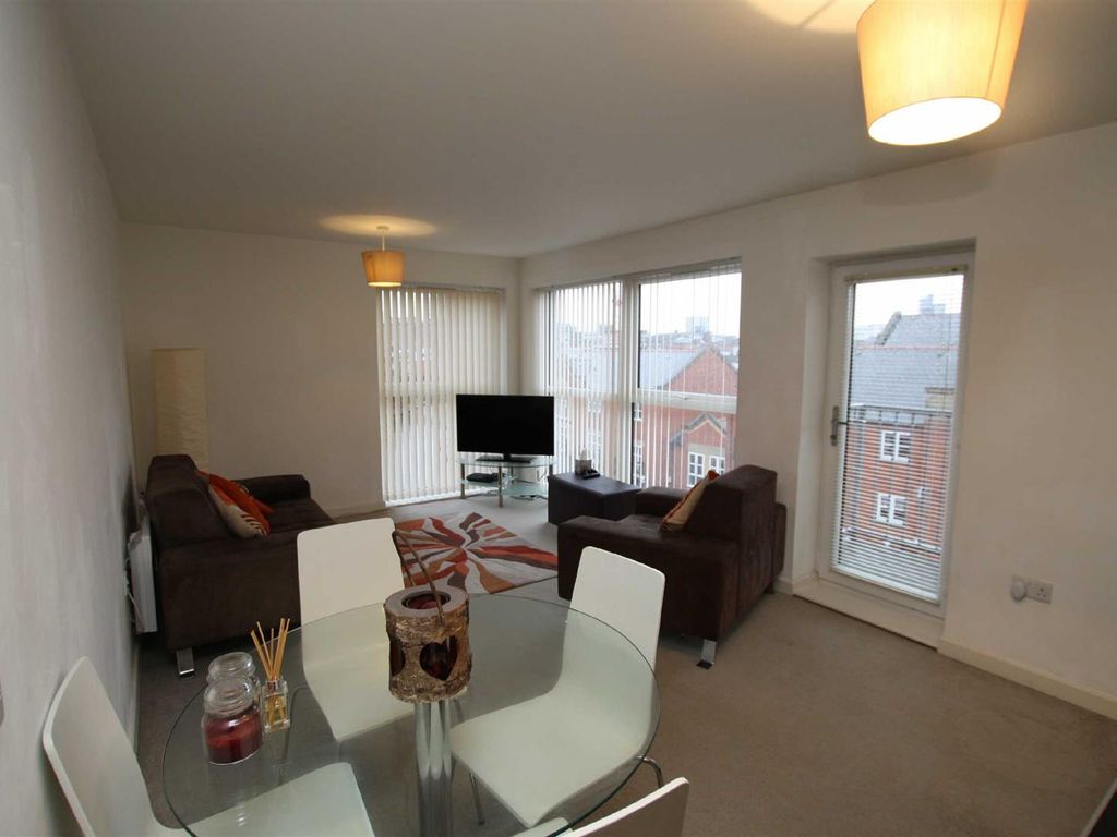 2 bed flat to rent in Chapeltown Street, Manchester M1, £1,175 pcm Zoopla