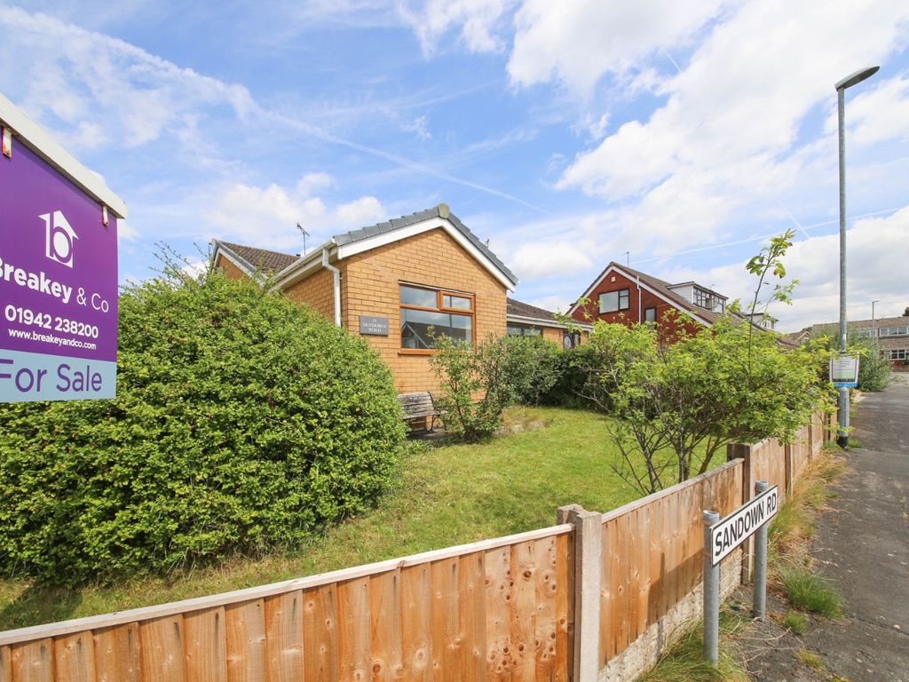 3 bed semidetached bungalow for sale in Sandown Road, Wigan