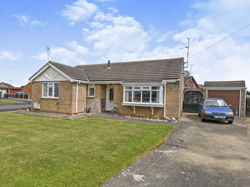 4 bed detached bungalow for sale in Oak Close, Ingoldmells, Skegness