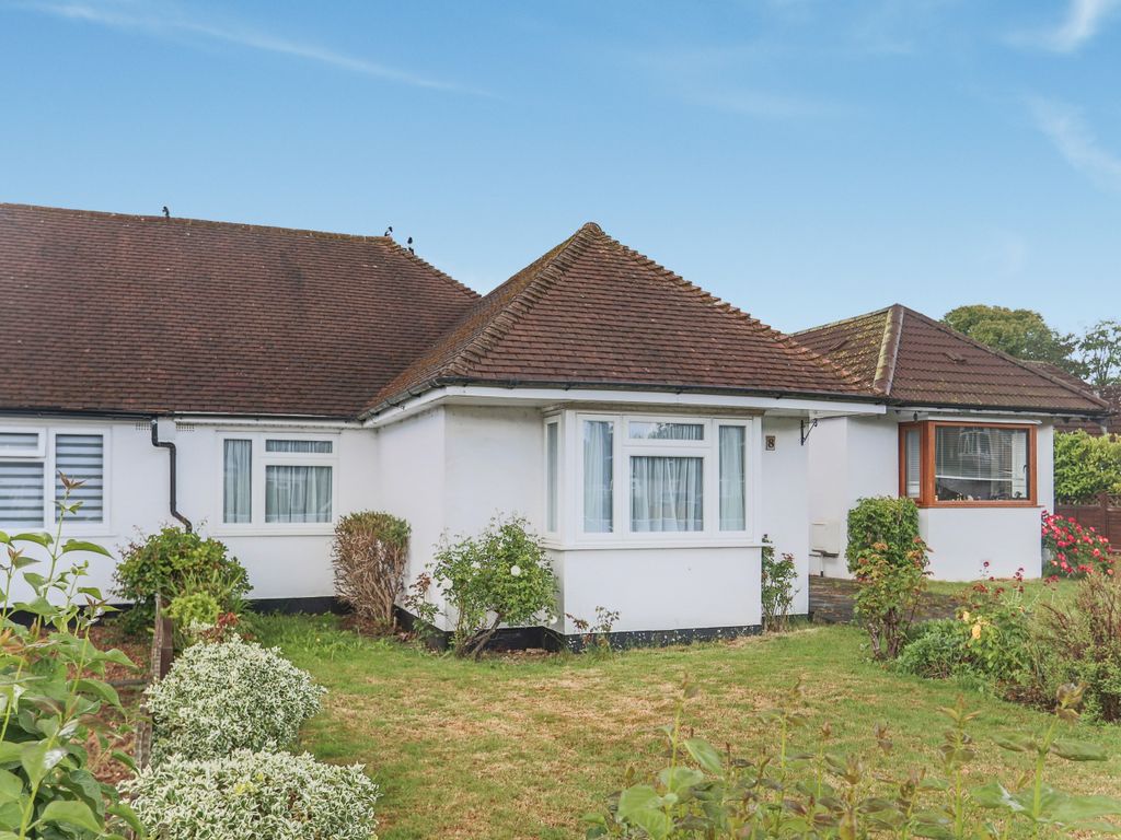 2 bed semidetached bungalow for sale in Avenue, Coulsdon CR5