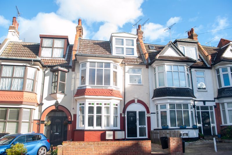 1 bed flat for sale in Oakleigh Park Drive, LeighOnSea SS9, £220,000