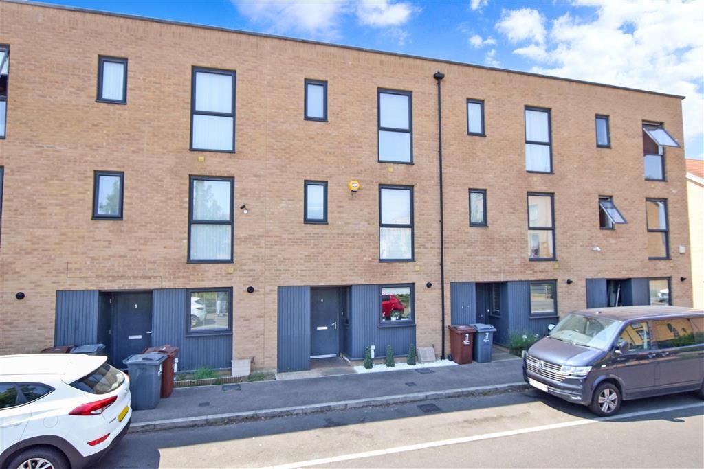 3 bed town house for sale in Ellis Avenue, Dagenham, Essex RM8 Zoopla