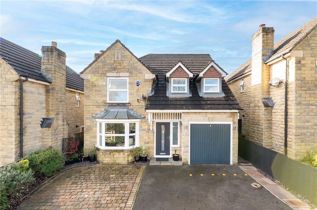 4 bed detached house for sale in Swan Avenue, Gilstead, Bingley, West