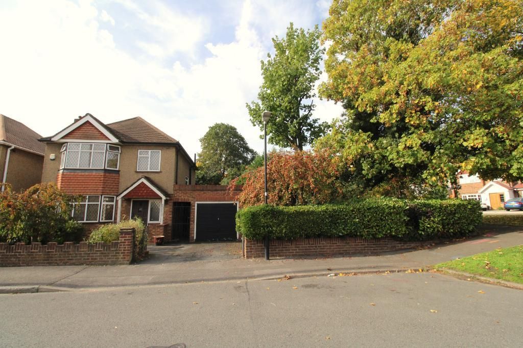 3 bed detached house for sale in Churchill Avenue, Hillingdon UB10 Zoopla