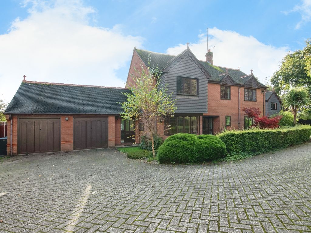 4 bed detached house for sale in Stanford Close, Redditch