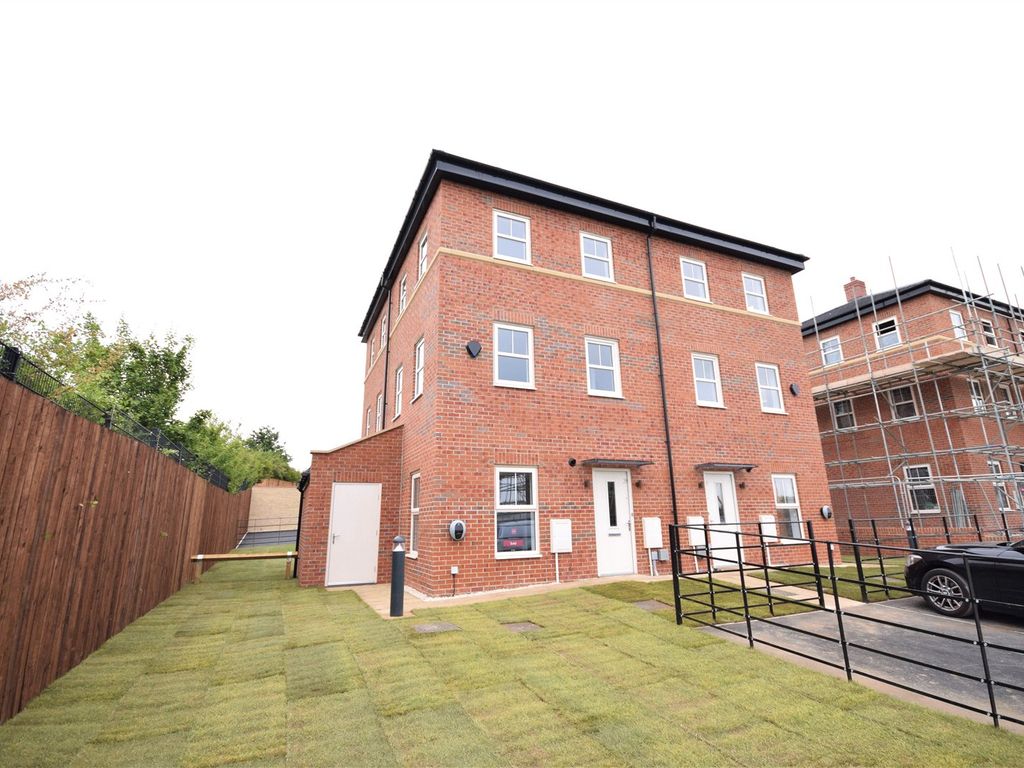 2 bed town house to rent in Bolton Court, Leeds LS14 Zoopla