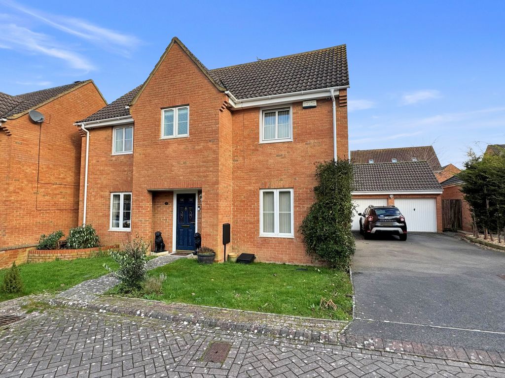 4 bed detached house for sale in Oldenburg Road, Westbury BA13, £