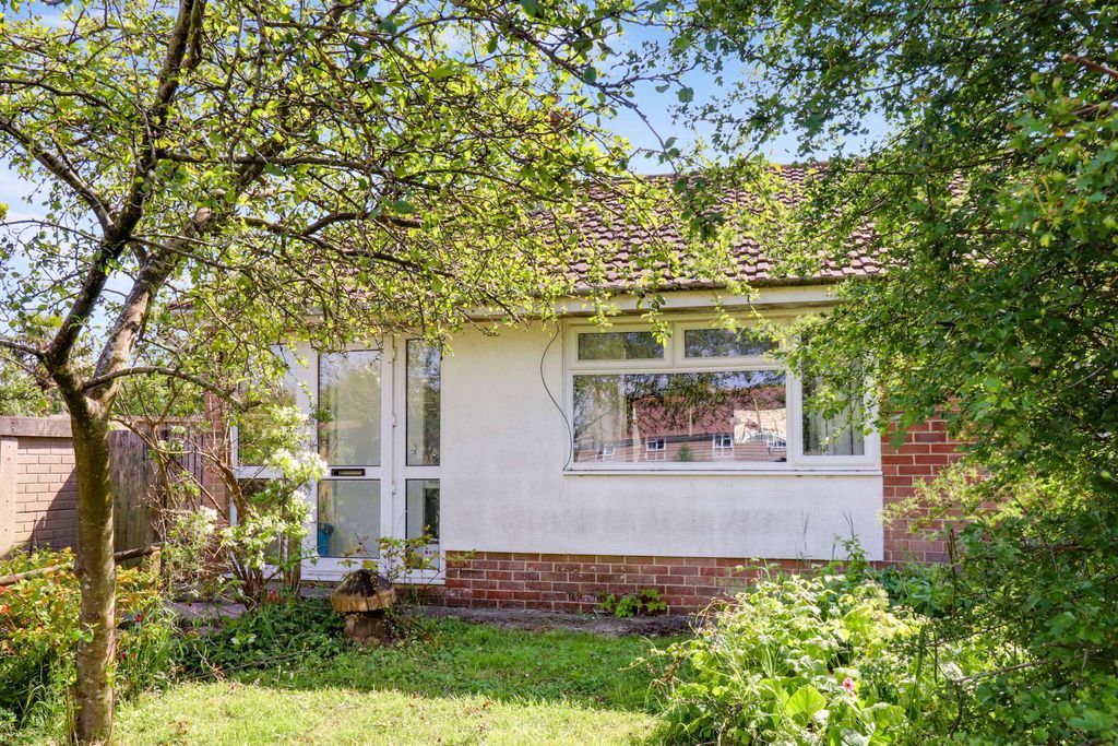 2 bed semidetached bungalow for sale in Woodland Road, Lyminge