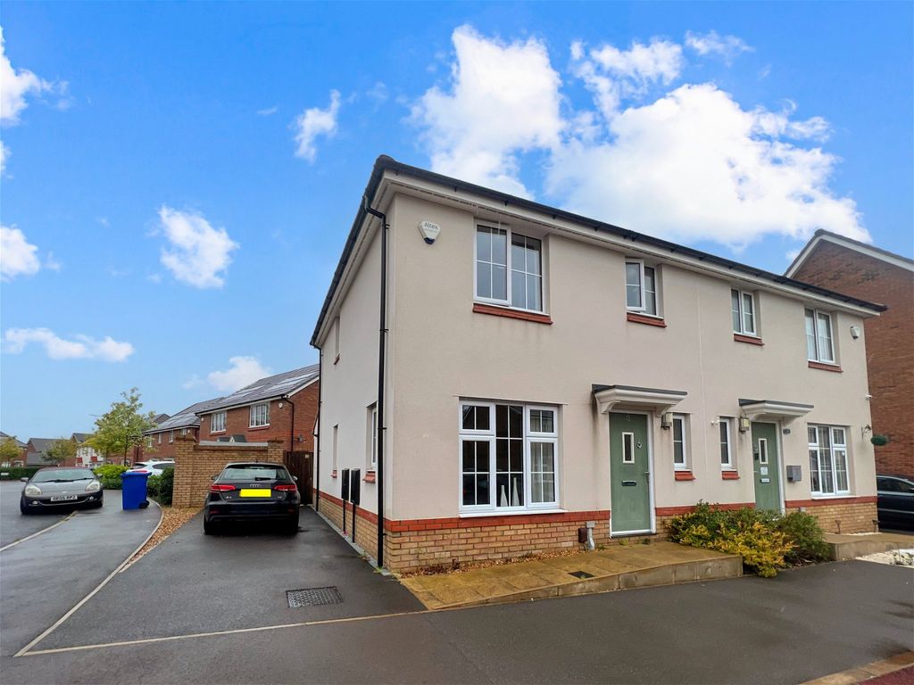 3 bed semidetached house for sale in Newhaven Road, Stockport SK5, £