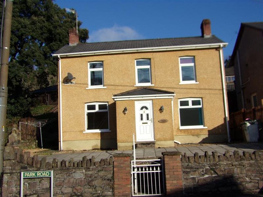 3 bed property to rent in Shelley House, Park Road, Risca NP11, £825