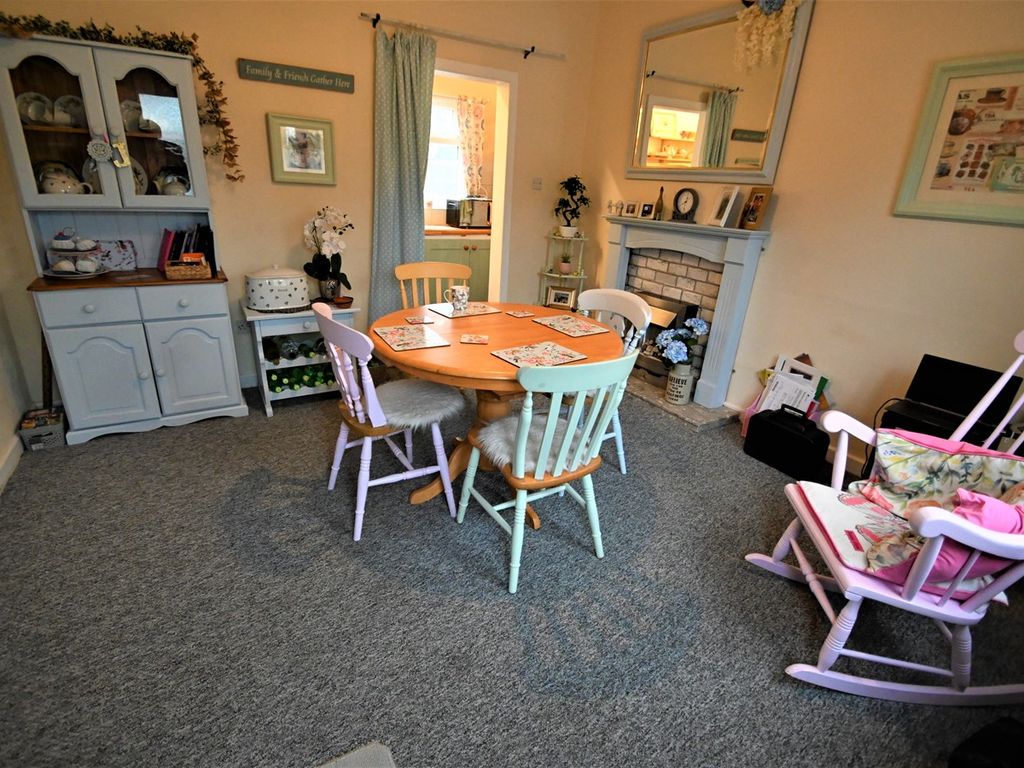 2 bed flat for sale in Littleworth Lane, Rossington, Doncaster DN11