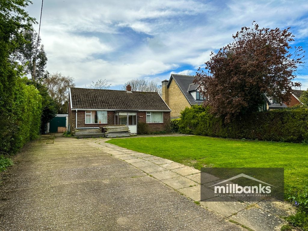 2 bed detached bungalow for sale in Church Road, Wreningham, Norwich