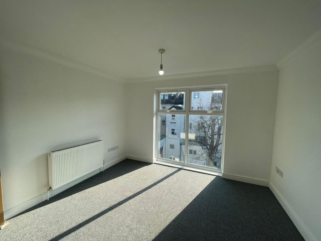 1 bed flat to rent in Alhambra Road, Southsea PO4 Zoopla
