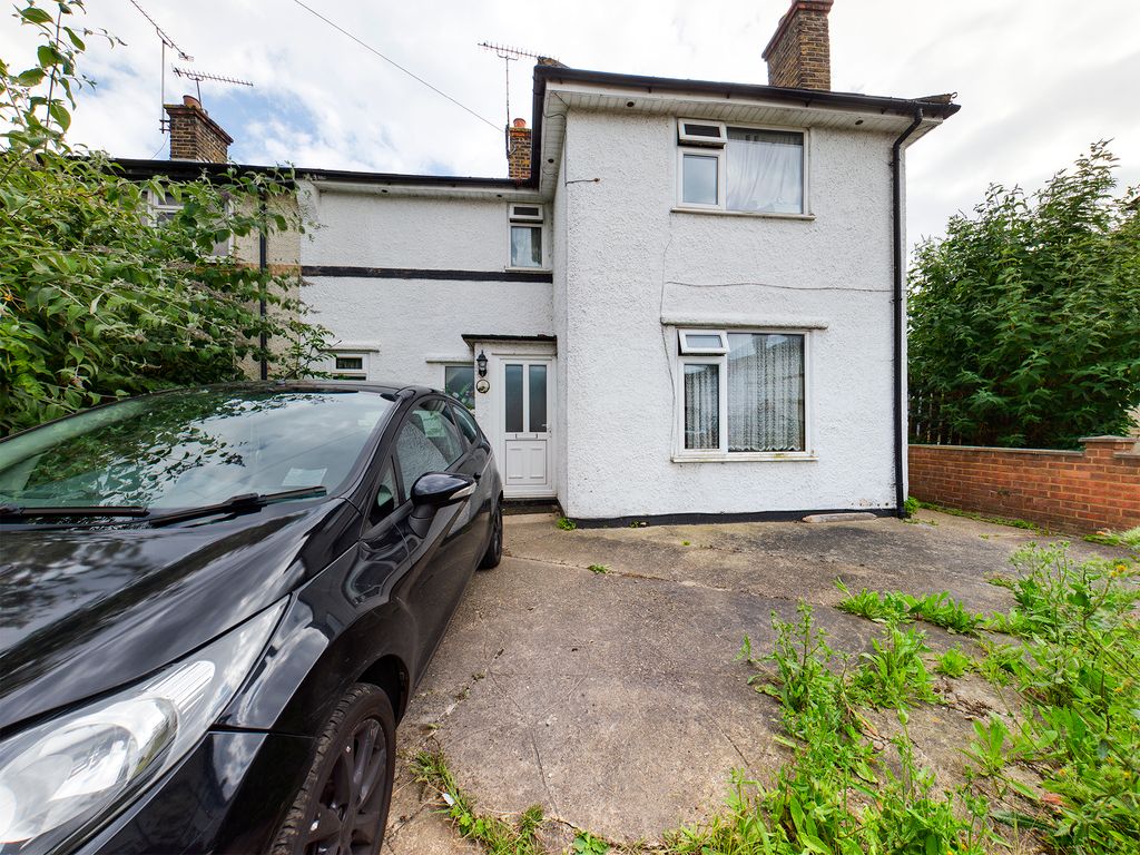 3 bed end terrace house for sale in Shelley Square, SouthendOnSea SS2