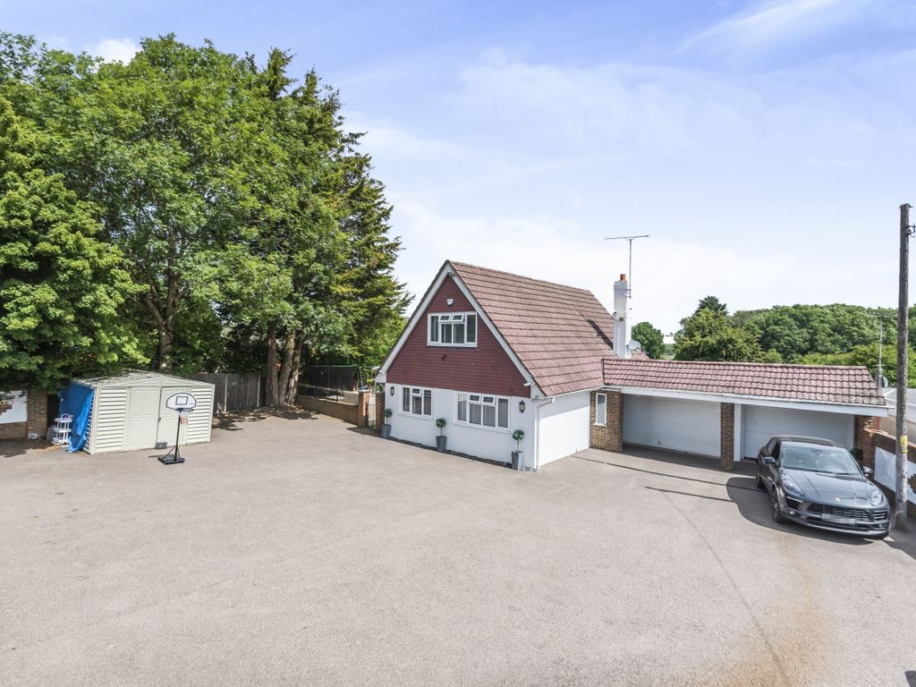 4 bed detached house for sale in London Road, West Kingsdown, Sevenoaks