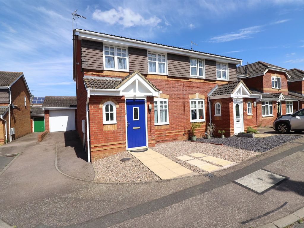 3 bed semidetached house for sale in Aintree Drive, Rushden NN10, £