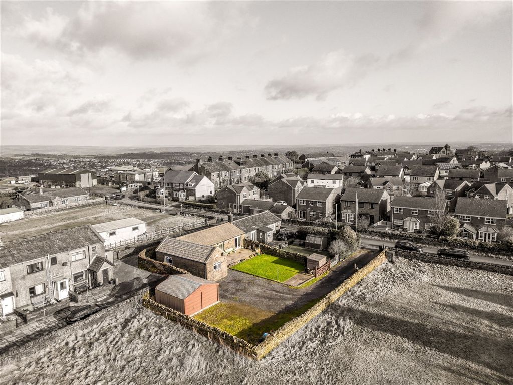 4 bed semidetached bungalow for sale in Moorside Fold, Mountain