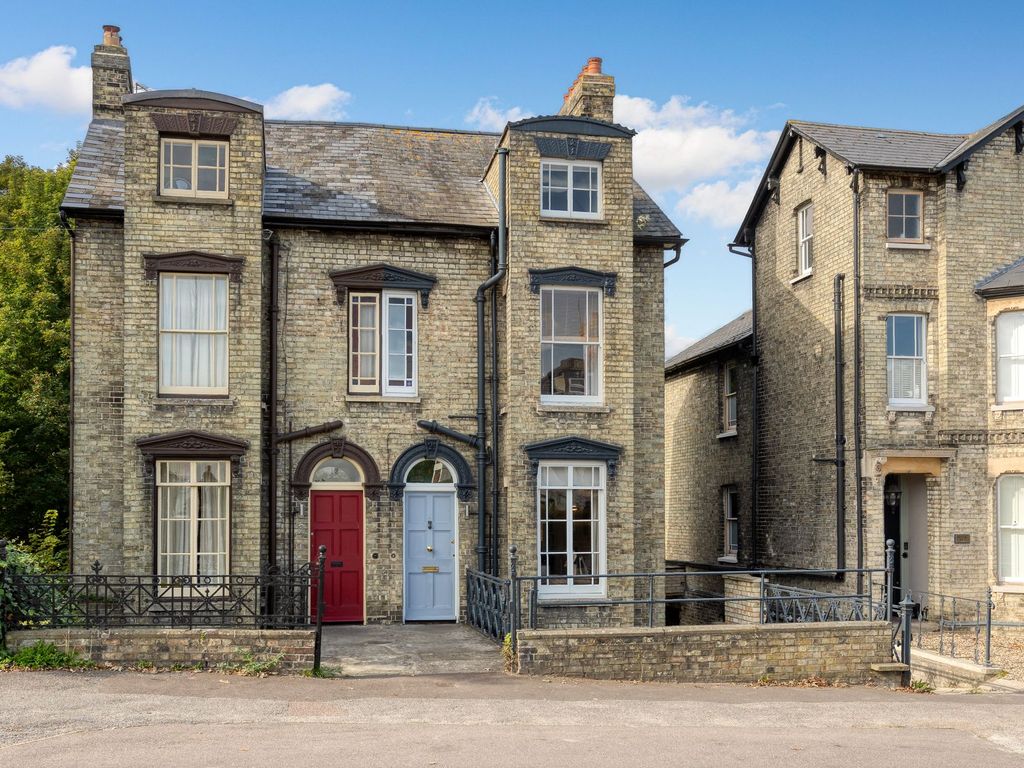 4 bed semidetached house for sale in Old North Road, Royston SG8, £