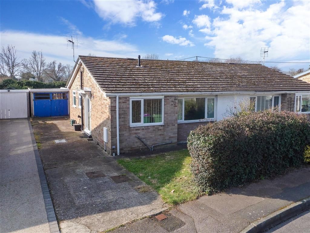 2 bed semidetached bungalow for sale in Kingfisher Gardens, Hythe
