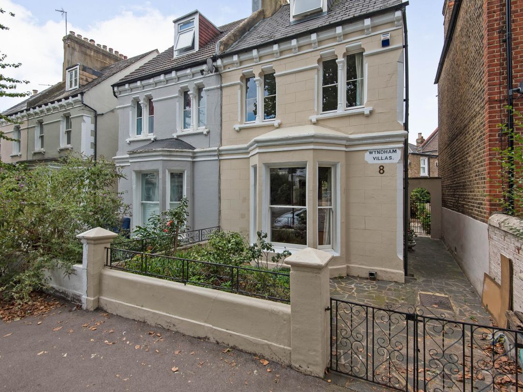 3 bed semidetached house for sale in Mansell Road, London W3, £