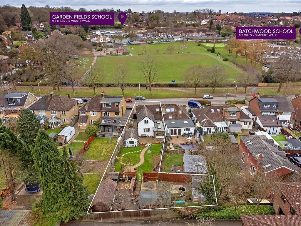 4 bed semidetached house for sale in Batchwood Drive, St.Albans AL3