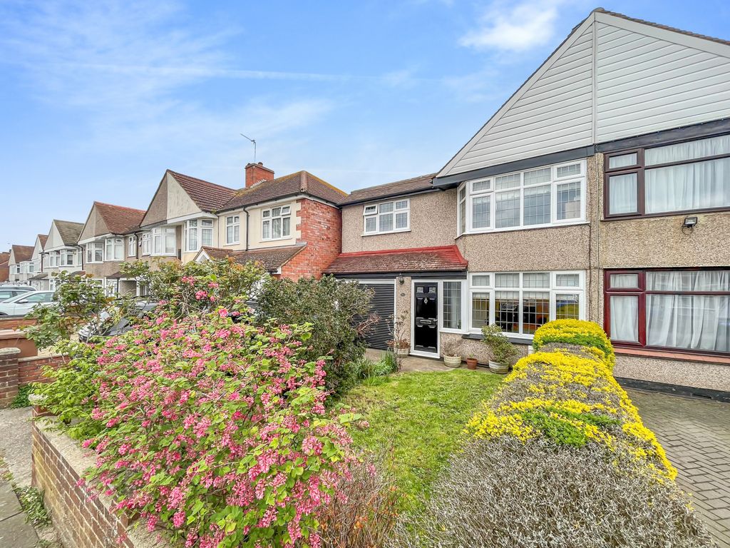 4 bed end terrace house for sale in Harcourt Avenue, Sidcup, Kent DA15