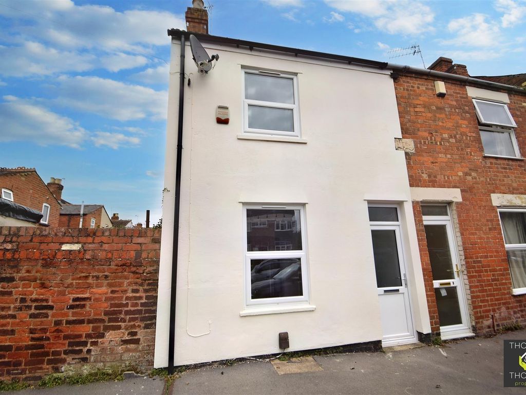 3 bed end terrace house for sale in Sweetbriar Street, Gloucester GL1