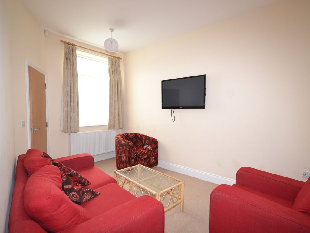 2 bed end terrace house to rent in Lower Fitzwilliam Street