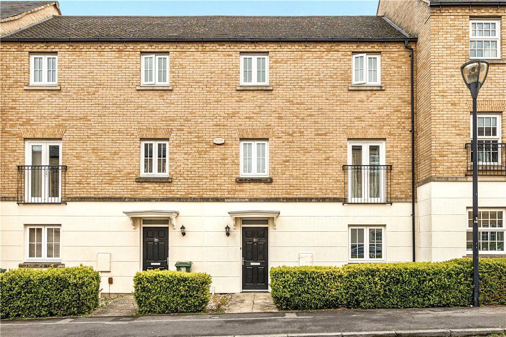 2 bed terraced house for sale in Harlow Crescent, Oxley Park, Milton