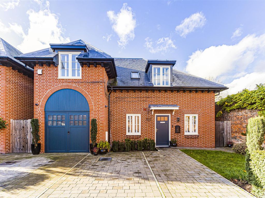 4 bed detached house for sale in Willis Grove, Balls Park, Hertford