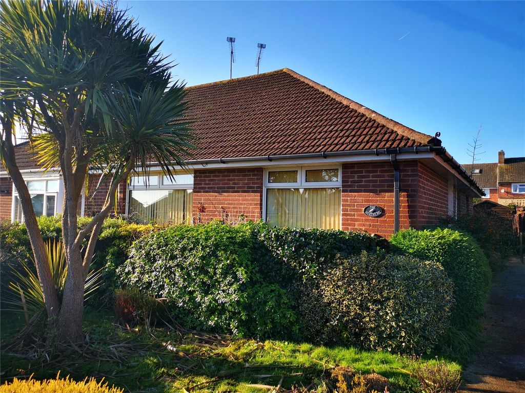 2 bed bungalow for sale in Springfield Close, Havant PO9 Zoopla