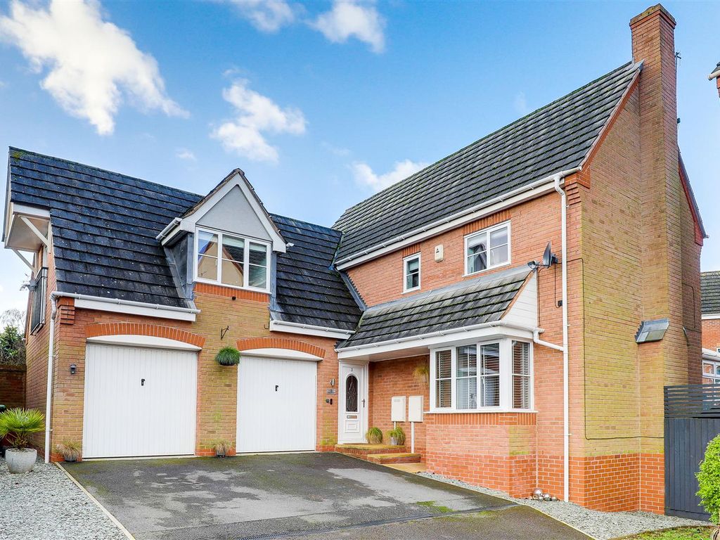 4 bed detached house for sale in Holly Leaf Road, Hucknall