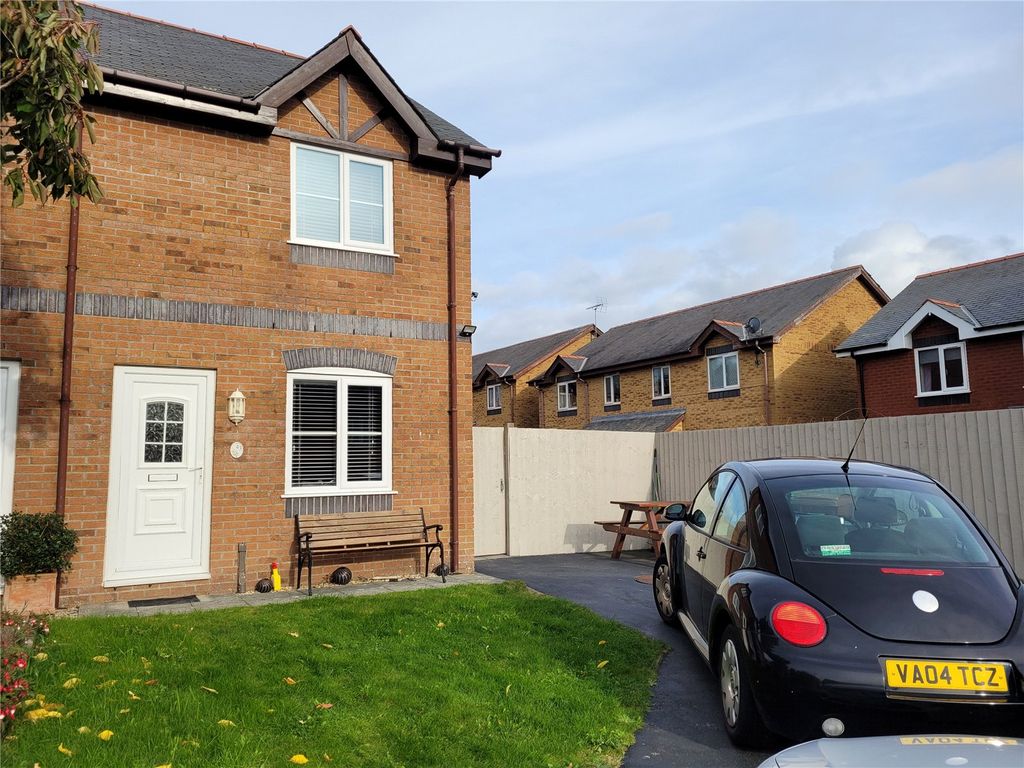 2 bed semidetached house for sale in Maes Meddyg, Caernarfon, Gwynedd