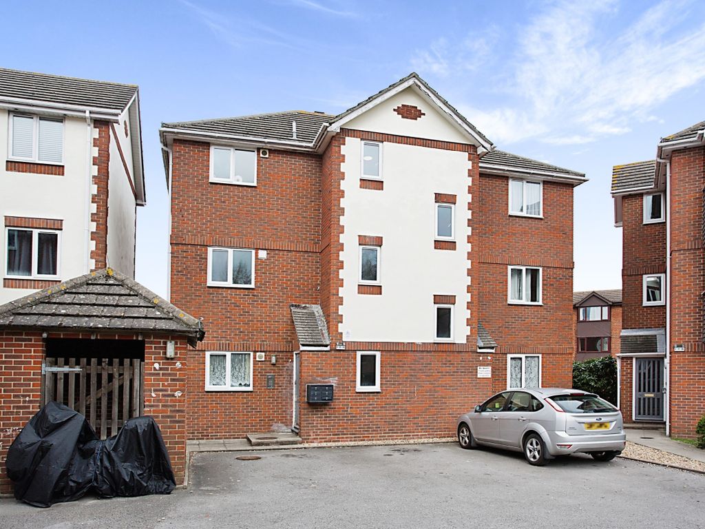 1 bed flat to rent in Whiteacres Close, Gosport PO12, £750 pcm Zoopla