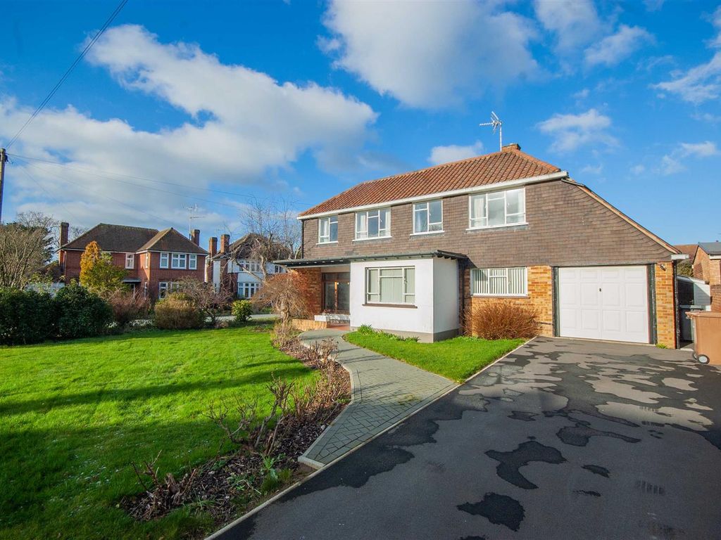 4 bed detached house for sale in Green Close, Old Springfield