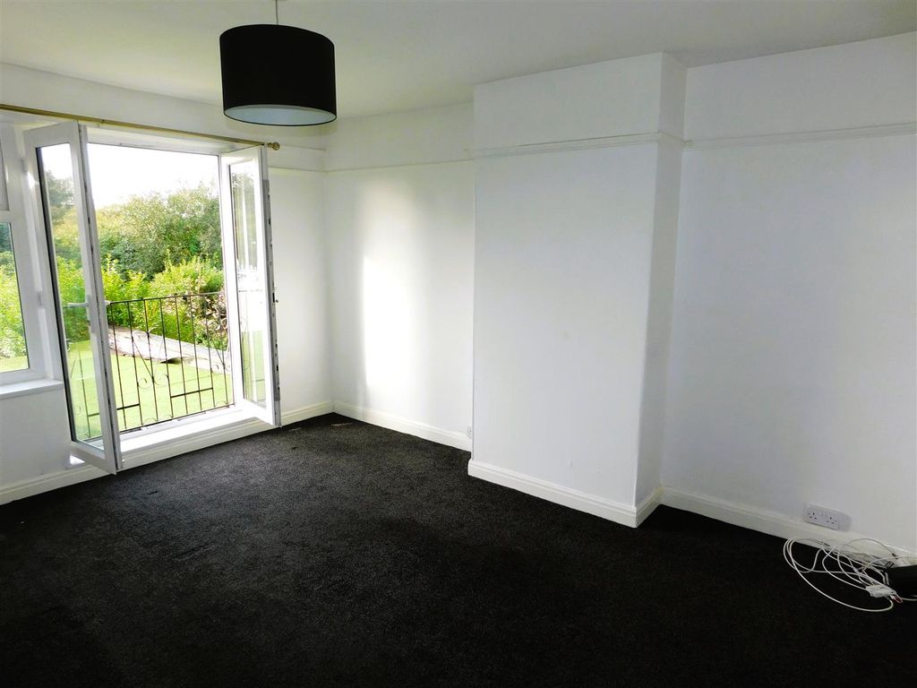 1 bed flat to rent in Hollinwood Avenue, Manchester M40, £700 pcm Zoopla