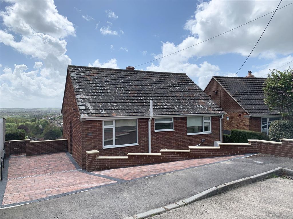 2 bed detached bungalow to rent in Jacobs Close, Glastonbury BA6, £