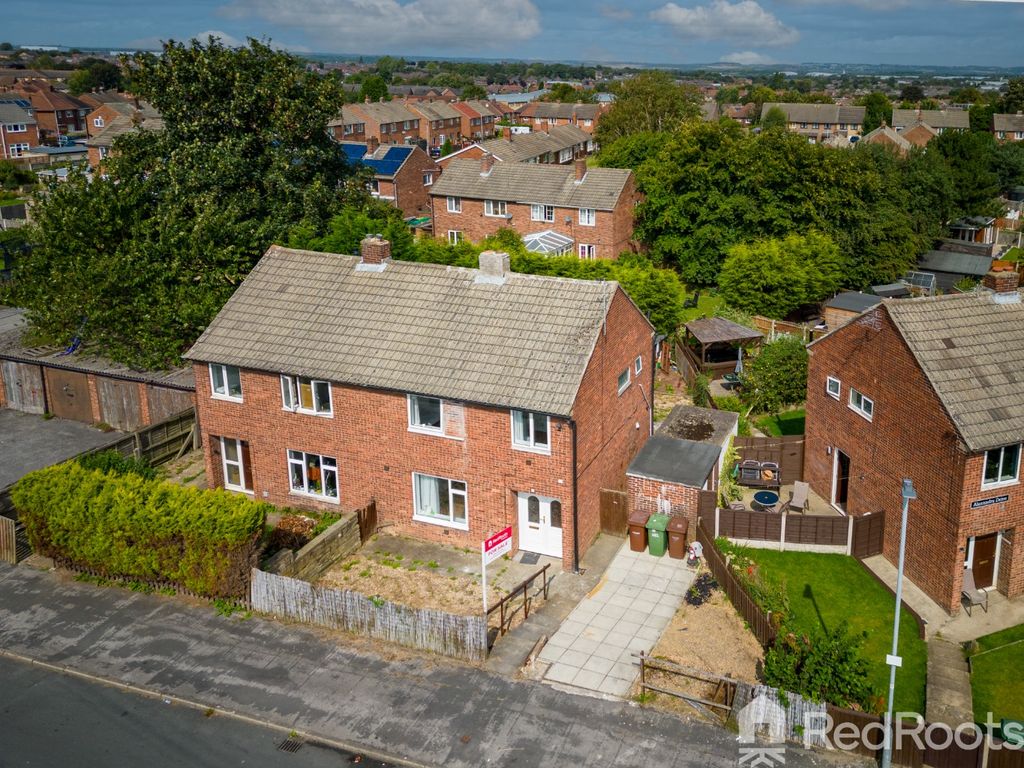 4 bed semidetached house for sale in Alexandra Drive, Normanton, West