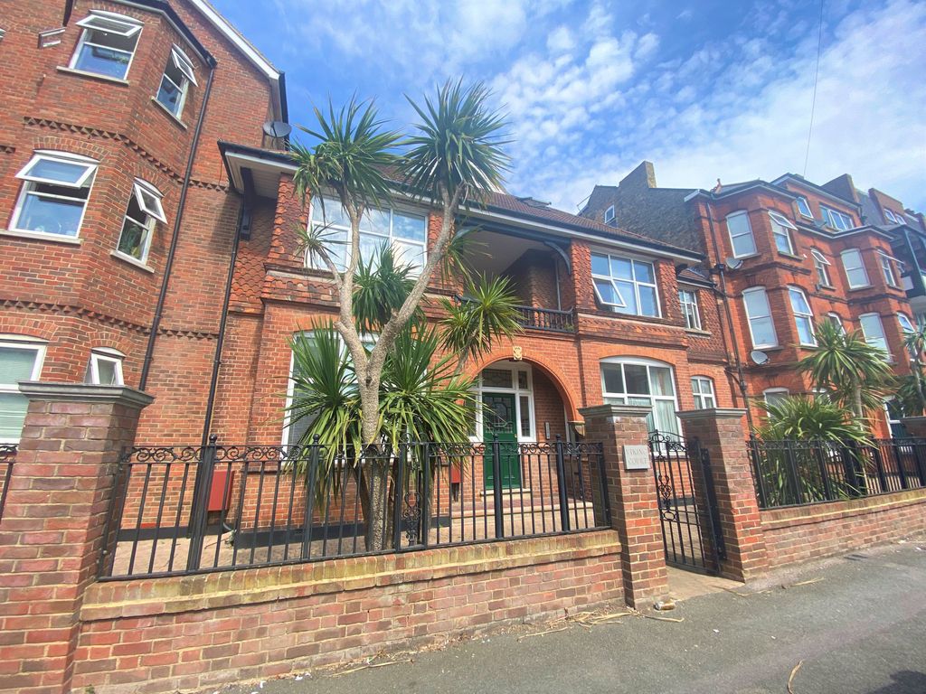 1 bed flat to rent in Cliftonville Avenue, Cliftonville, Margate CT9