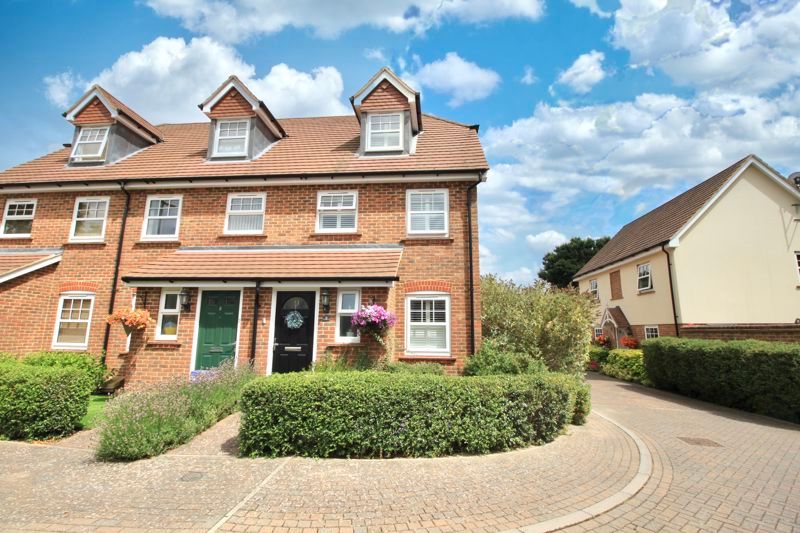 3 bed end terrace house for sale in Barrowfields Close, West End