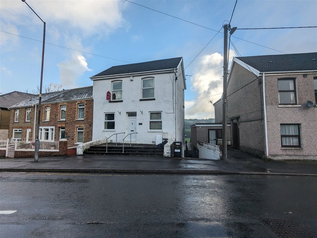 6 bed end terrace house for sale in Heol Y Parc, Pontyberem, Llanelli SA15, £219,950 Zoopla