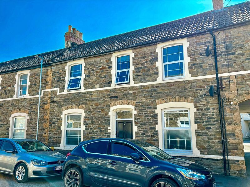 2 bed flat to rent in Lower Queens Road, Clevedon BS21, £1,000 pcm Zoopla
