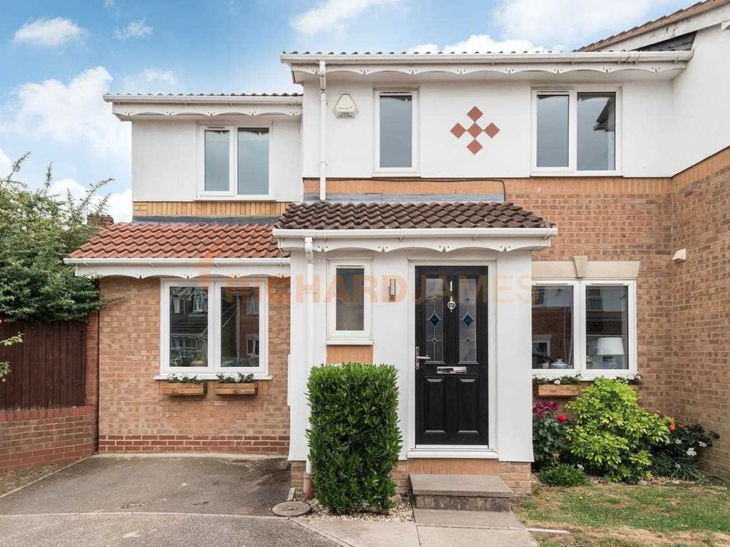 4 bed semidetached house for sale in Burnham Close, London NW7 Zoopla