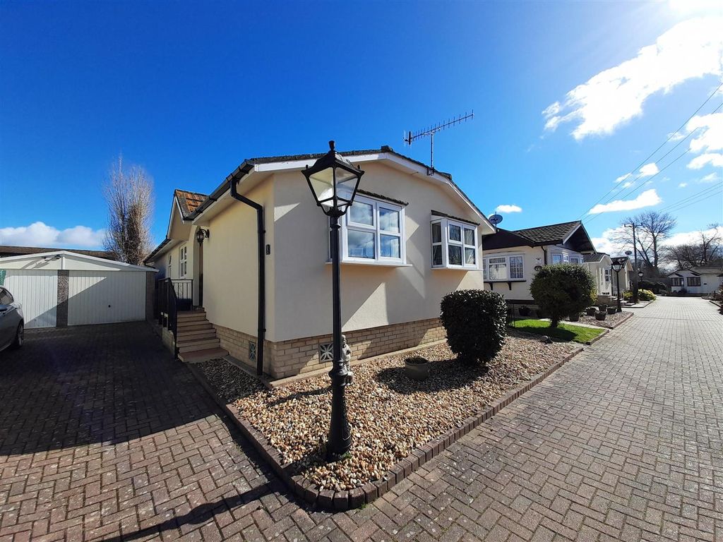 2 bed mobile/park home for sale in Headley Drive, Poplars Court, Bognor